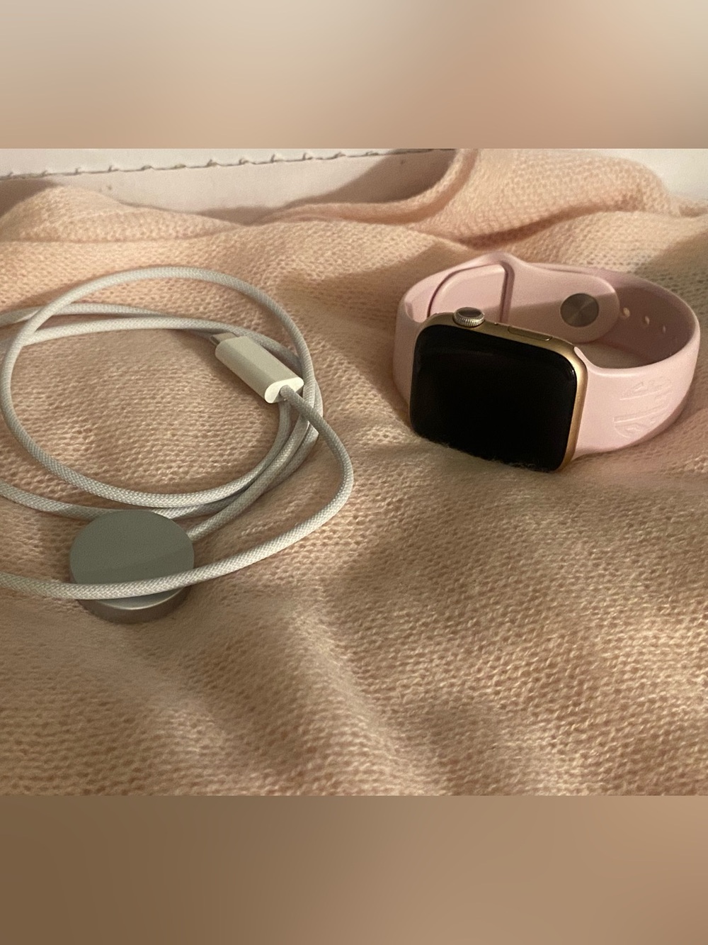 Apple Watch 5, 44” size Rose EUC & charger